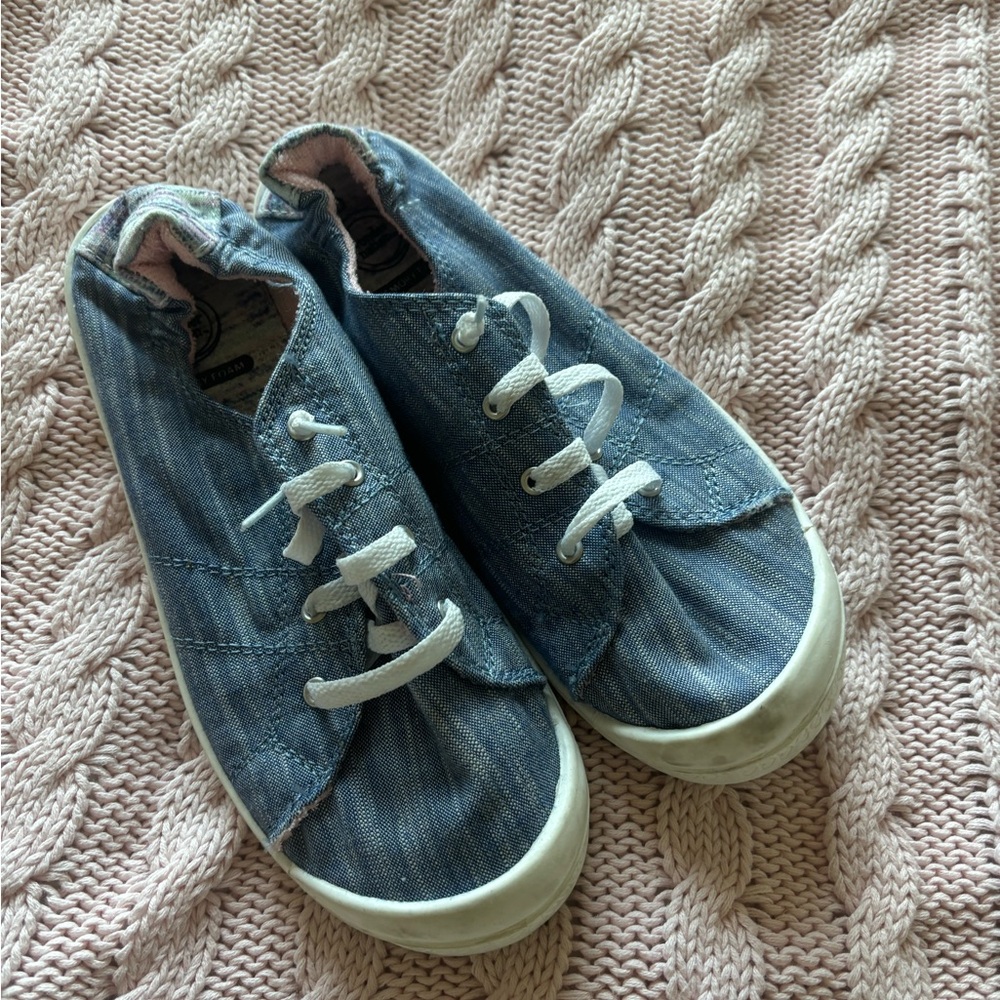 Wonder Nation slip ons